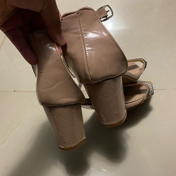 Heels - Picture 2 of 3